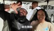 人气爆棚～詹姆斯赛季结束后首次现身参加活动...