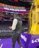 本赛季首次参加NBA杯比赛！詹姆斯赛前表演单手炸扣