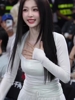 女演员虞书欣观战助阵AUBL：球场上确实有很多很帅的同学😍
